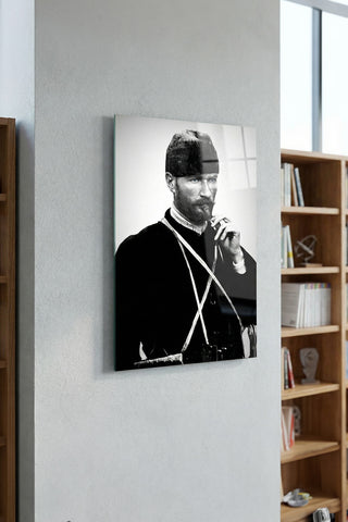 Atatürk Kalpaklı Mavi Göz Detaylı Cam Tablo