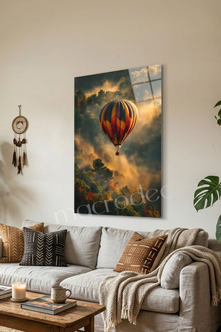 "Sisli Orman Üzerinde Renkli Balon" Modern Cam Tablo